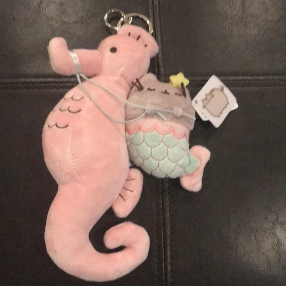 Pusheen and Seahorse Charm Keychain - Picture 2 of 5